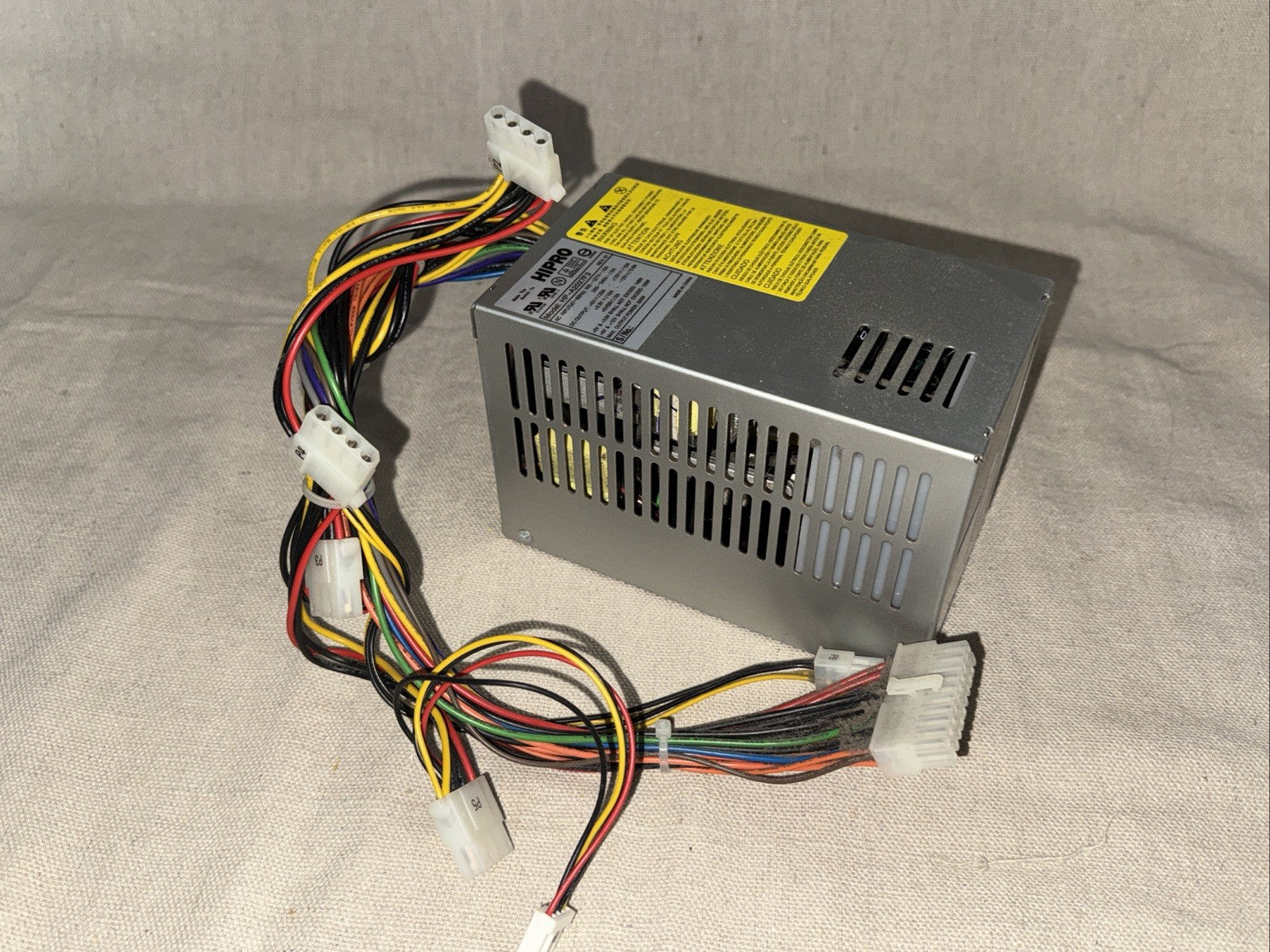 HIPRO HP-A2027F3 200W 20 Pin ATX Power Supply Tested 0950-4106 with cables and connectors