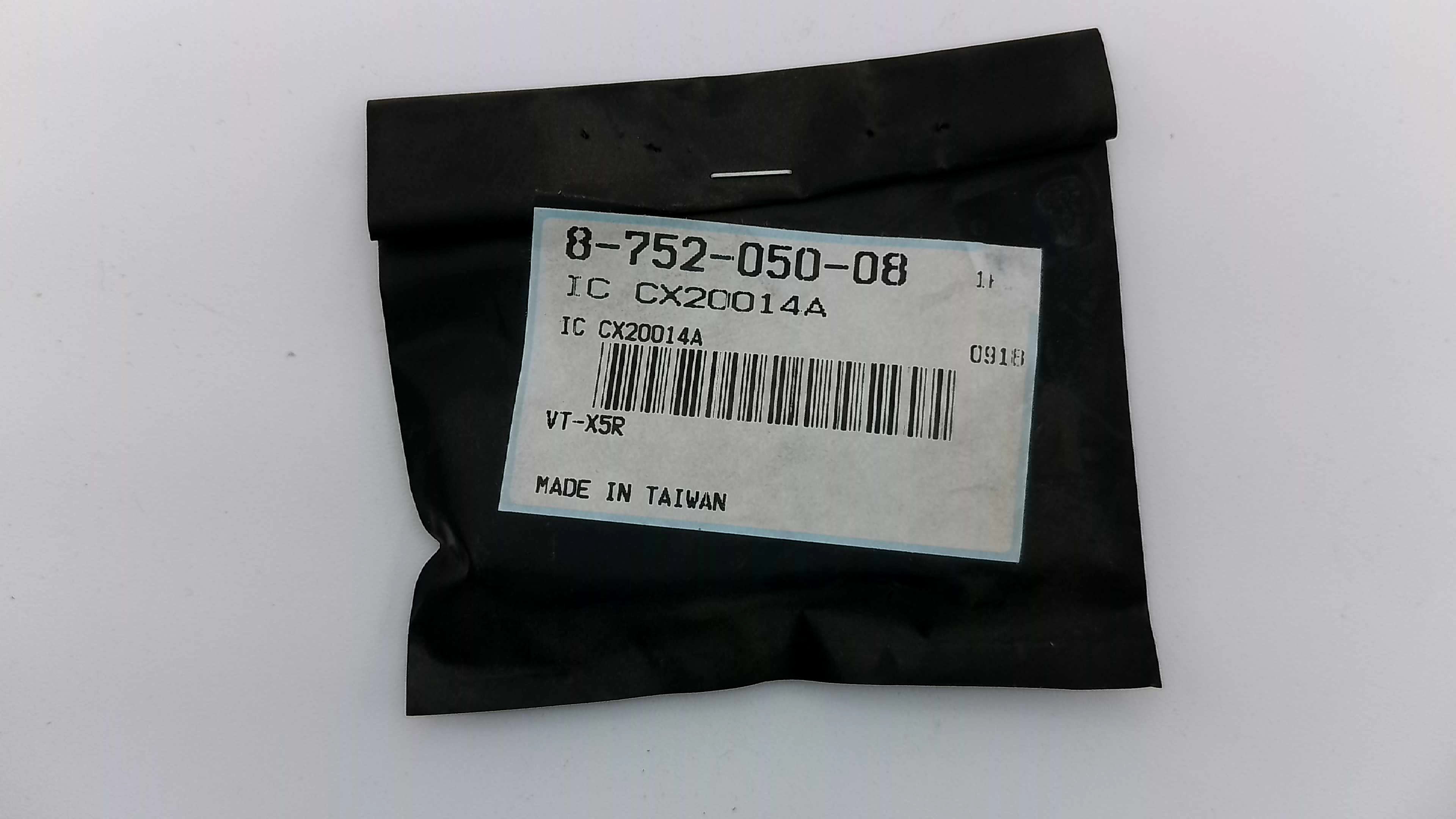 Sony CX20014A Integrated Circuit - 28-Pin DIP (Part #8-752-050-08)