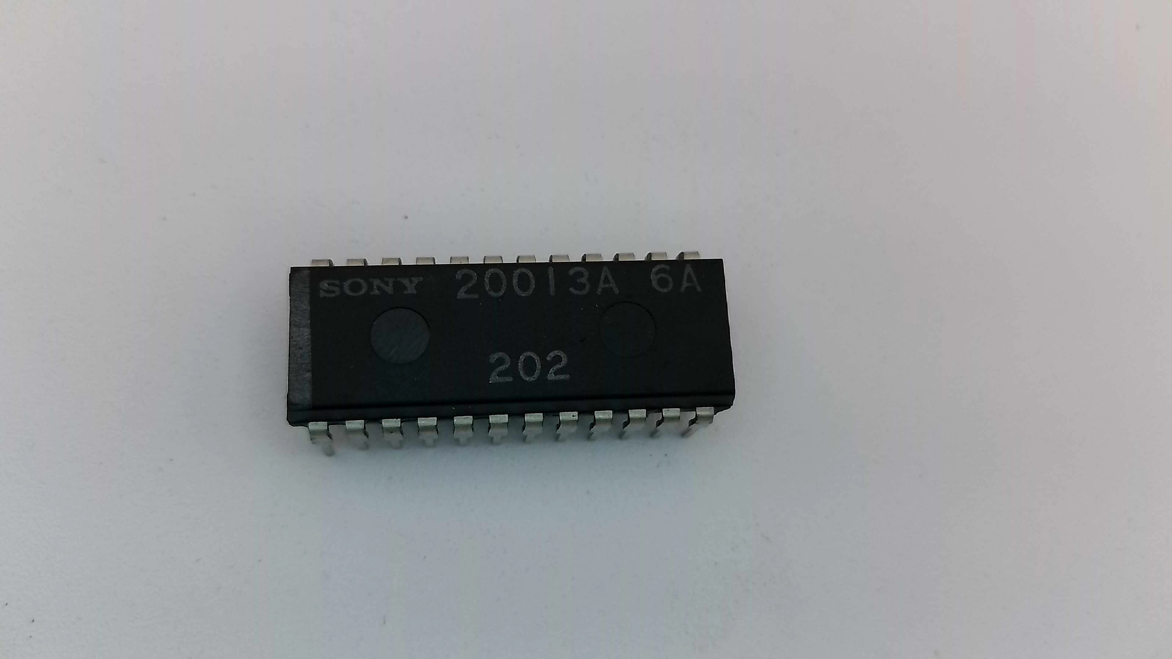 Sony CX20013A Integrated Circuit - 24-Pin DIP (Part #8-752-001-30)