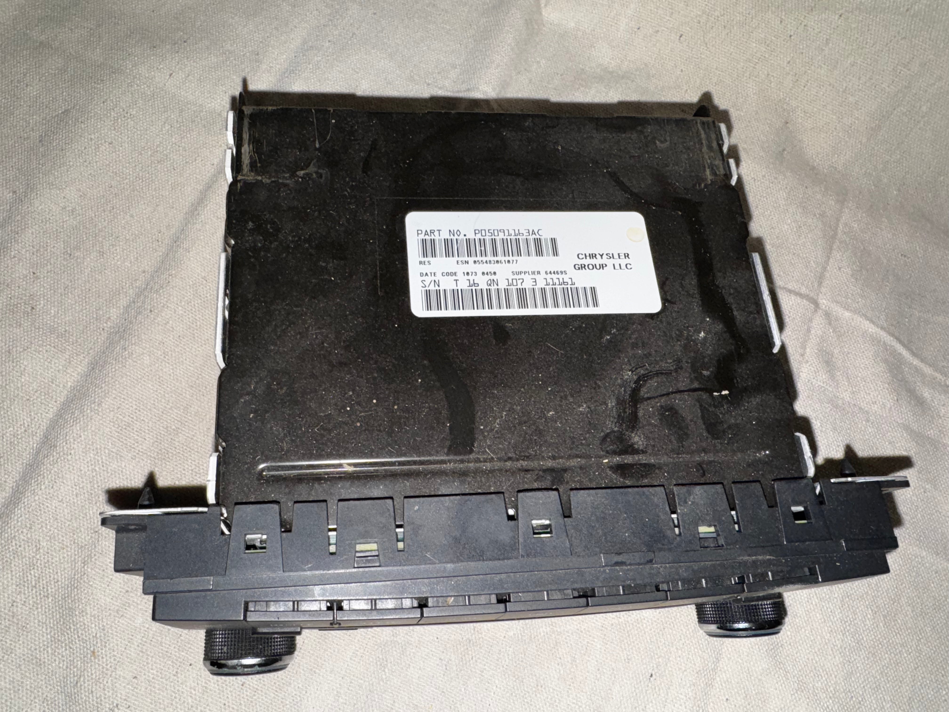 2007-2012 Jeep Dodge Chrysler OEM Radio AM FM MP3 CD Player Sirius P05091198AC