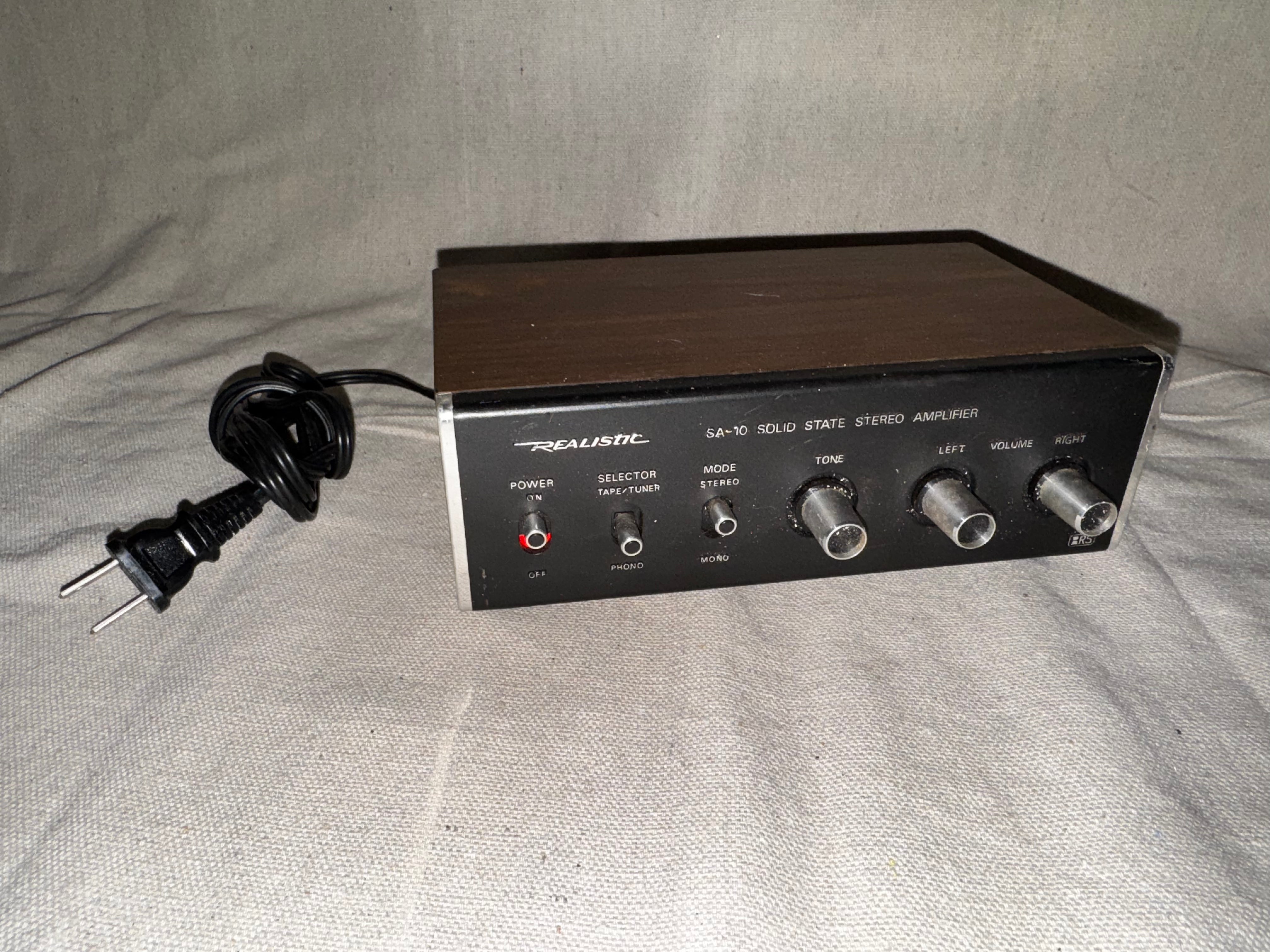 Realistic SA-10 Solid State Stereo Amplifier Model 31-1982b
