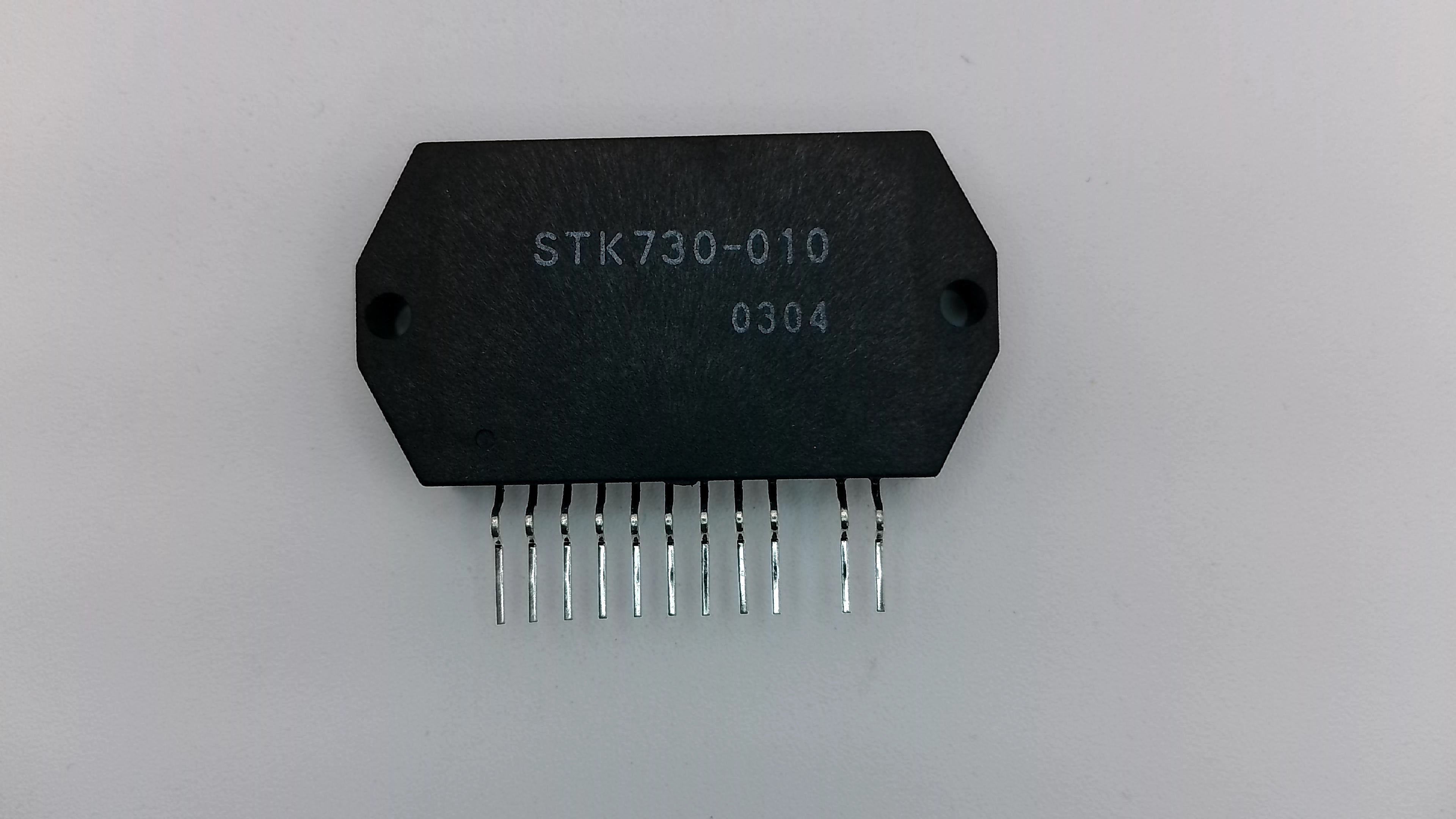 STK730-010 Thick-Film Hybrid IC - Self-Excitation Switching Regulator (110W)