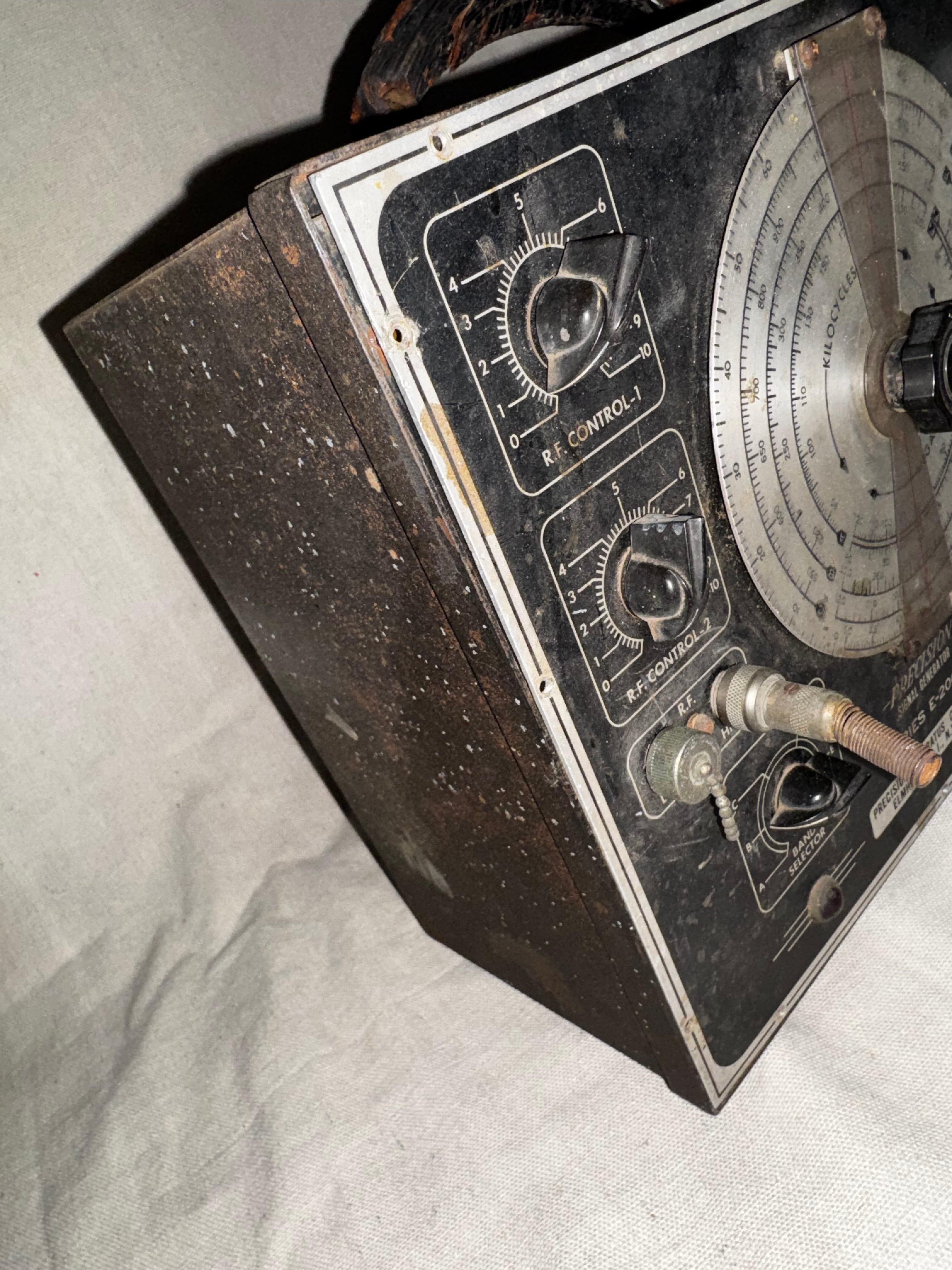 Precision Signal Generator Series E-200-C Precision Apparatus Co. USA unit for parts, featuring dials and worn condition.