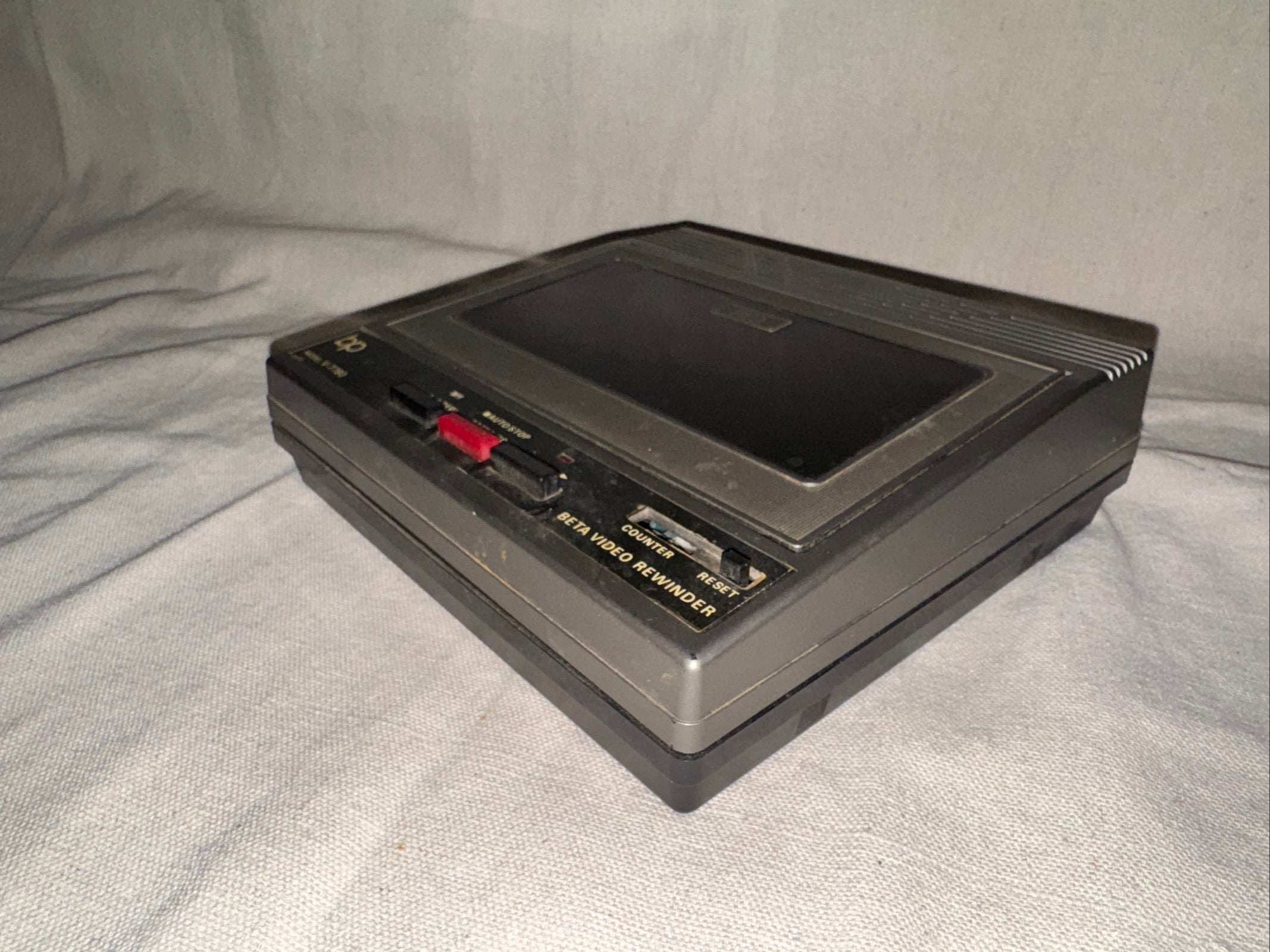 BP Beta VHS Rewinder Fast-forward Dual Machine V-7780 side view showcasing its retro design and functionality.