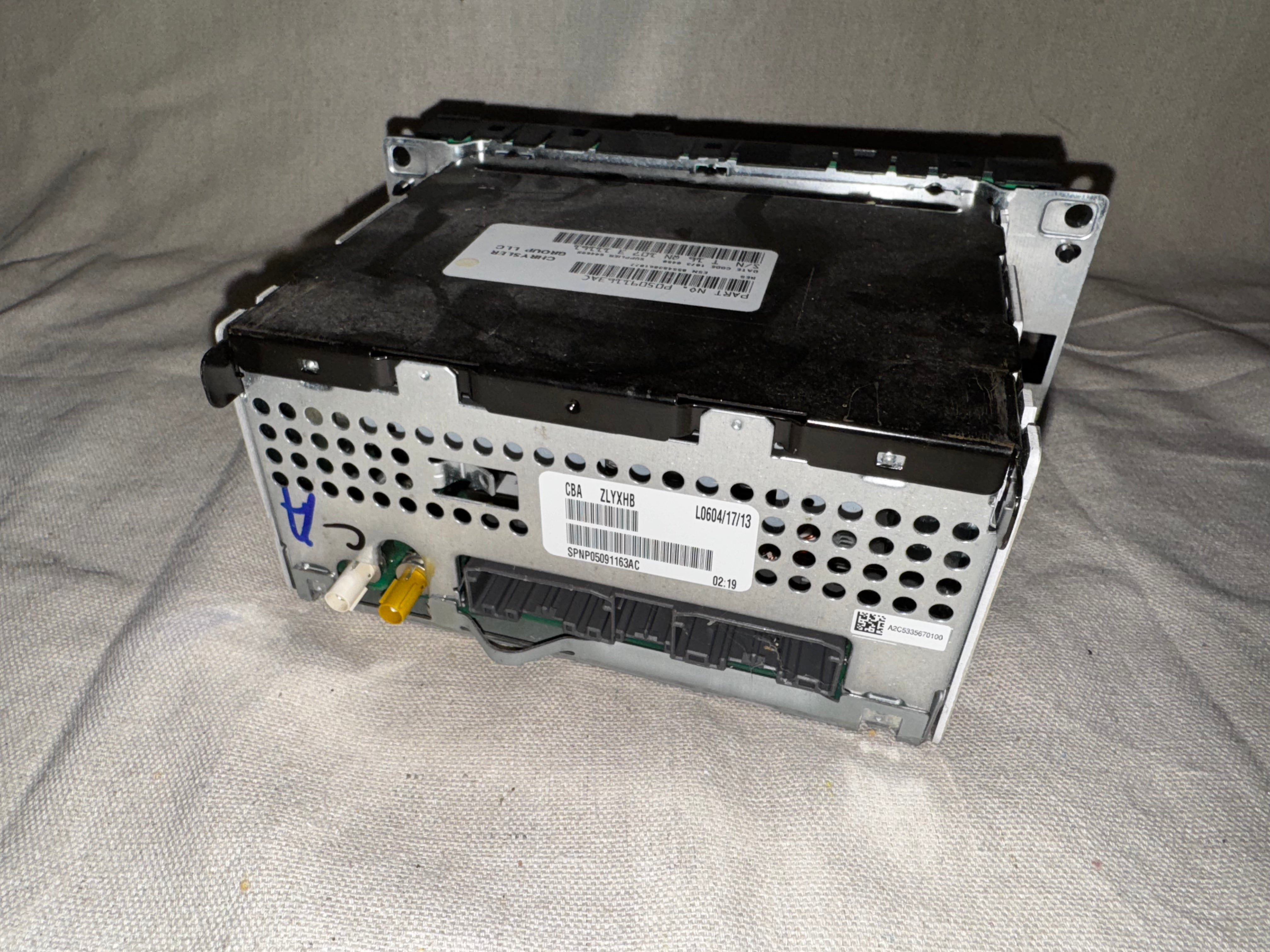 2007-2012 Jeep Dodge Chrysler OEM Radio AM FM MP3 CD Player Sirius P05091198AC