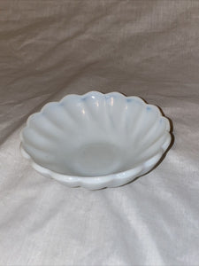 4.75” Vintage White Translucent Swirl Bowl